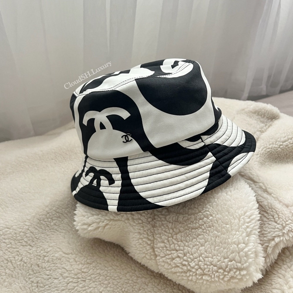 Auth Chanel Wave Pattern Black & White Bucket Hat - Sz. M